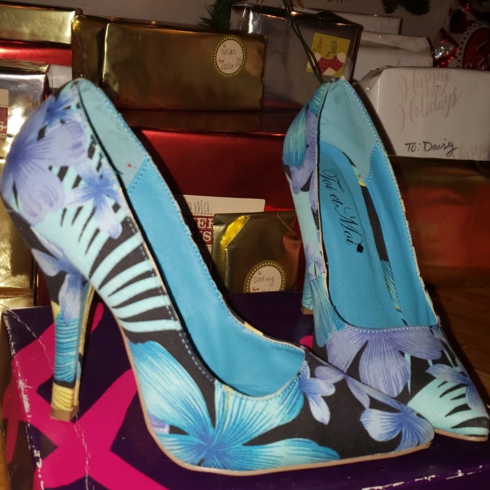 Miami floral heels.